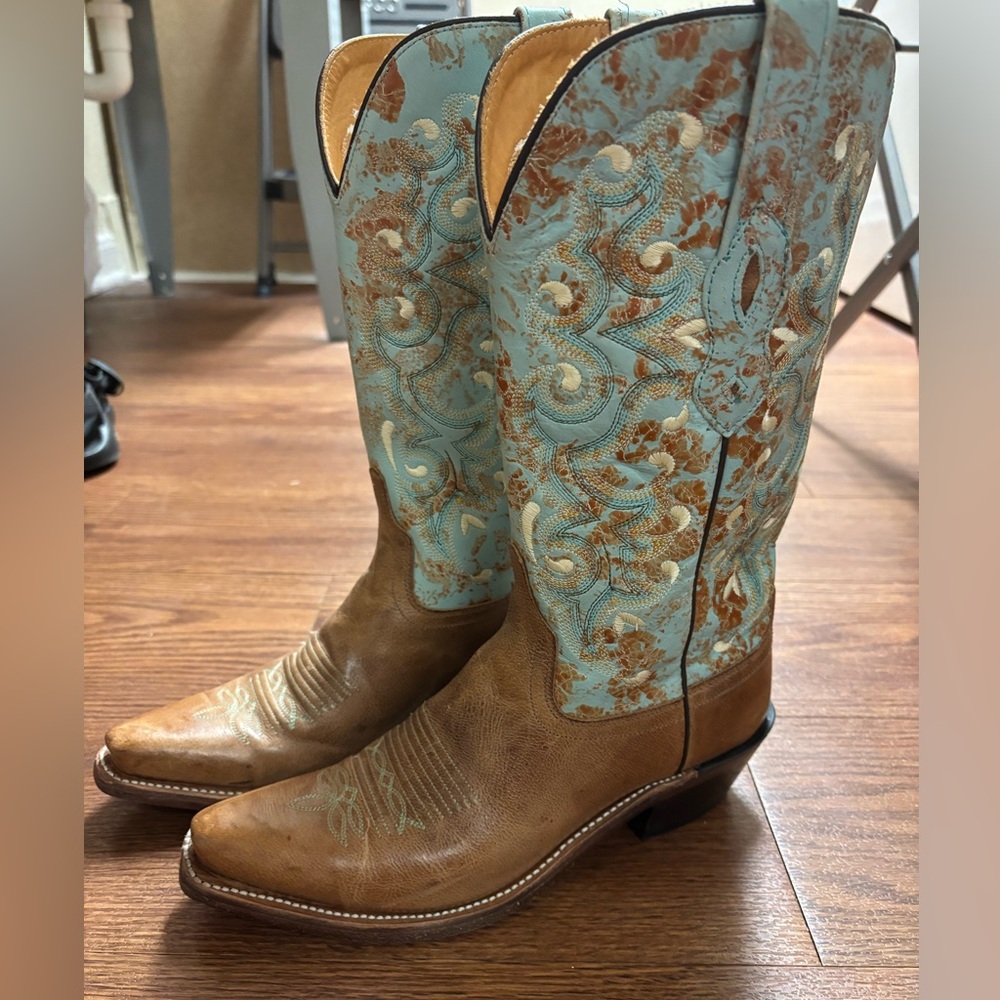 Women’s old west boots